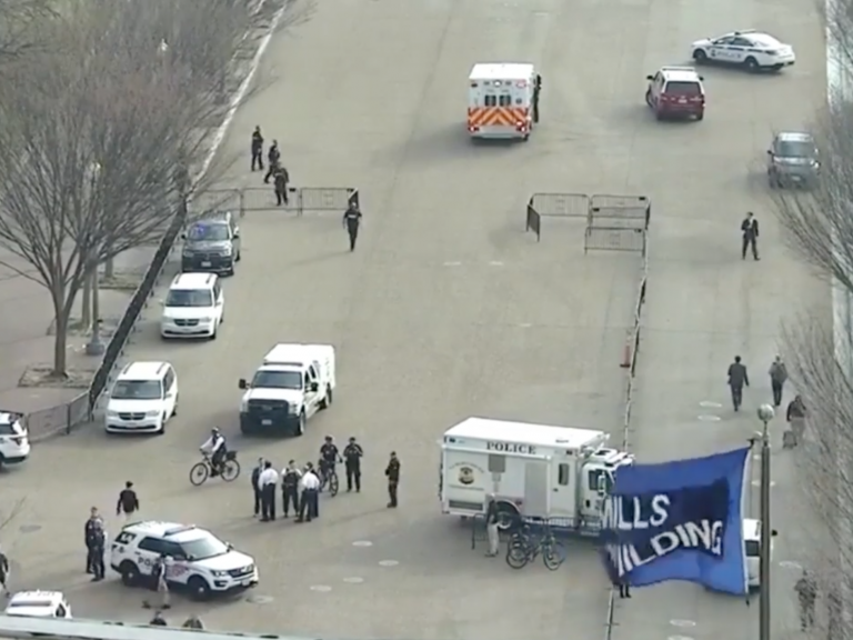 White House: US Secret Service say officers are responding to nearby suspicious vehicle