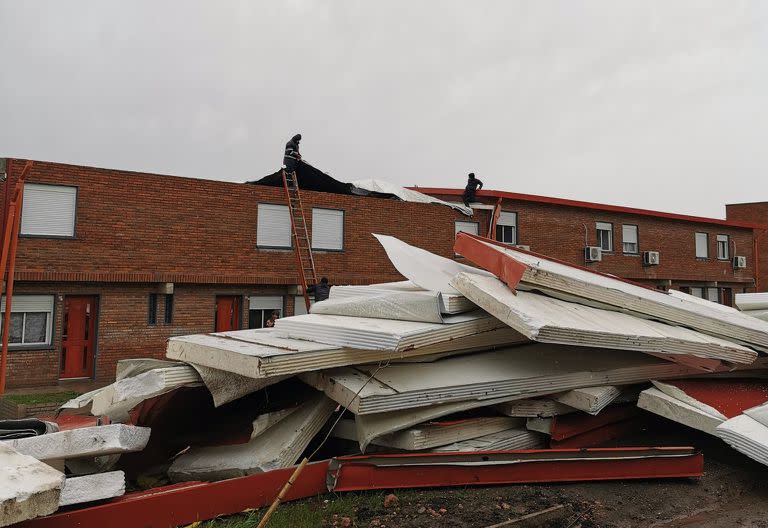 Destrozos en Paysandú provocados por una turbonada.