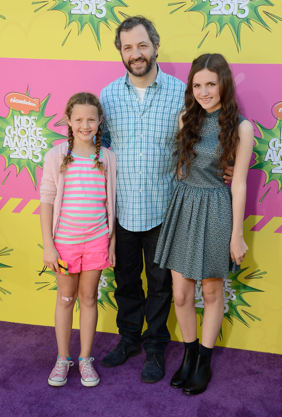 <p>With her dad and sister at the Kids’ Choice Awards. <i>(Photo by Frazer Harrison/Getty Images)</i></p>