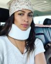 <p>La mujer del actor de Hollywood ha compartido un 'selfie' desde el asiento trasero de su coche en la que podemos verla con un collarín en el cuello. La actriz comparte con sus seguidores el aparatoso accidente que ha sufrido con el bajo de una falda y que le ha destrozado el cuello. </p><p><a href="https://www.instagram.com/p/CkyvF1hvTsd/" rel="nofollow noopener" target="_blank" data-ylk="slk:See the original post on Instagram" class="link ">See the original post on Instagram</a></p>