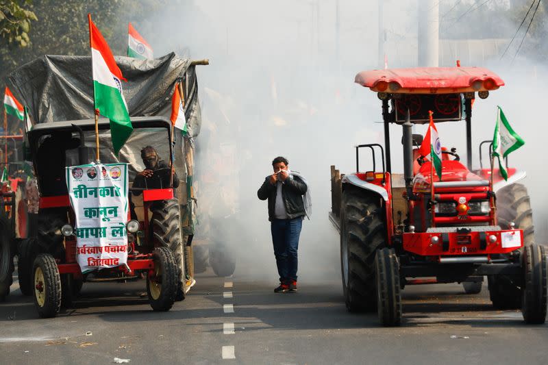 Farmers protest in New Delhi