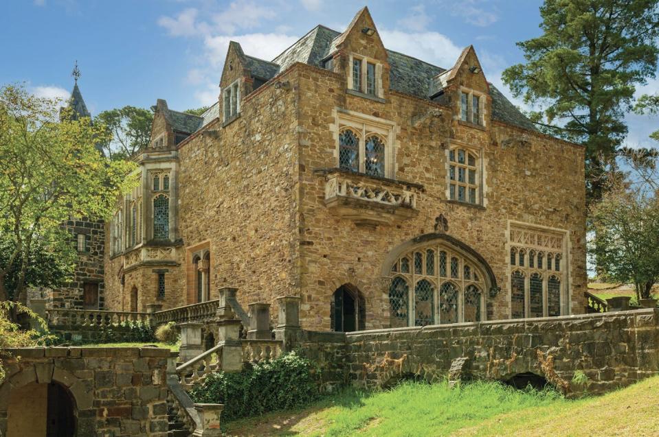 The Montsalvat Great Hall, suggested and part built by John Büsst. Alamy Photos.