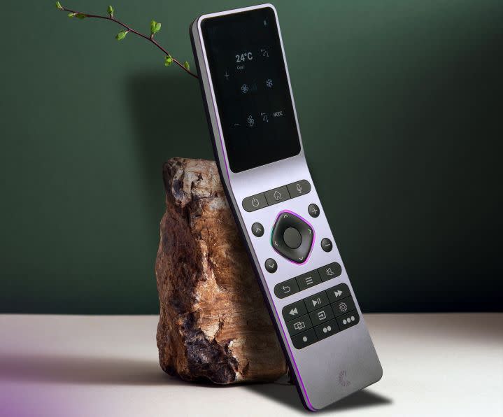 Cantata Haptique RS90 universal smart home remote.