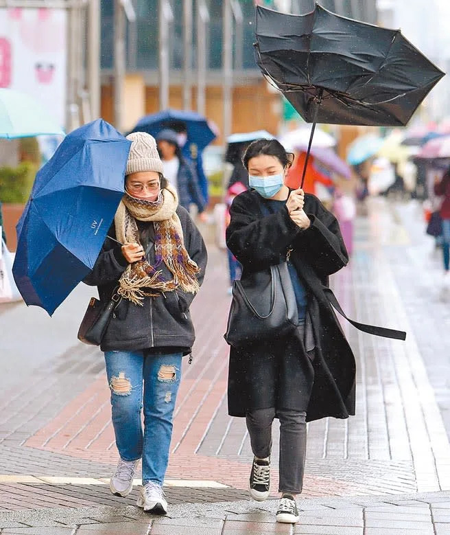 20&#x0065e5;&#x005317;&#x0053f0;&#x007063;&#x006c23;&#x006eab;&#x004e0b;&#x0063a2;8&#x005ea6;&#x0053c8;&#x004e0b;&#x0096e8;&#x00ff0c;&#x0053f0;&#x005317;&#x006c11;&#x00773e;&#x007a7f;&#x005927;&#x008863;&#x003001;&#x006234;&#x006bdb;&#x005e3d;&#x003001;&#x00570d;&#x00539a;&#x00570d;&#x005dfe;&#x00ff0c;&#x00659c;&#x006490;&#x008457;&#x005098;&#x0064cb;&#x004f4f;&#x005f37;&#x0098a8;&#x00ff0c;&#x004e00;&#x004e0d;&#x005c0f;&#x005fc3;&#x005098;&#x005c31;&#x0088ab;&#x005439;&#x007ffb;&#x003002;&#x00ff08;&#x009ec3;&#x004e16;&#x009e92;&#x00651d;&#x00ff09;