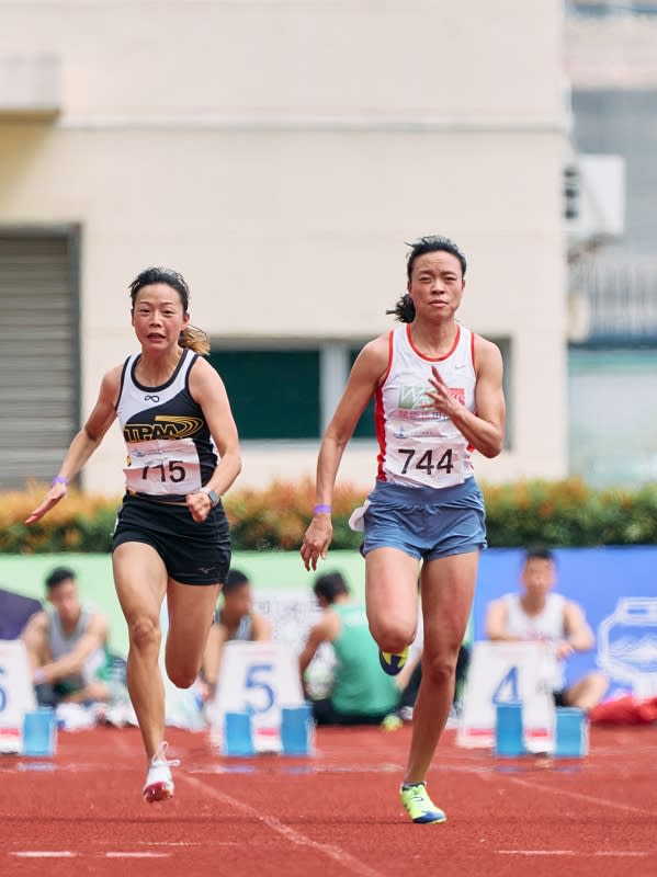 江俊淇（右）（相片：香港田徑總會提供）