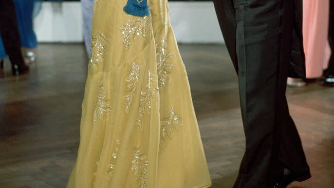 president ford dancing with queen elizabeth