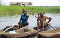 Congolese women row their boats on the Congo River during the vaccination campaign aimed at beating an outbreak of Ebola in the port city of Mbandaka, Democratic Republic of Congo May 22, 2018. REUTERS/Kenny Katombe