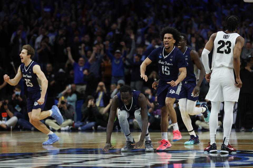 PHILADELPHIA, PENNSYLVANIA - MARCH 25: St. Peter's Peacocks players celebrate after defeating the Purdue Boilermakers 67-64 in the Sweet Sixteen round game of the 2022 NCAA Men's Basketball Tournament at Wells Fargo Center on March 25, 2022 in Philadelphia, Pennsylvania. (Photo by Patrick Smith/Getty Images)