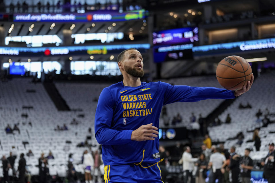 Golden State Warriors guard Stephen Curry warms up for the team's NBA basketball play-in tournament game against the Sacramento Kings, Tuesday, April 16, 2024, in Sacramento, Calif. (AP Photo/Godofredo A. Vásquez)