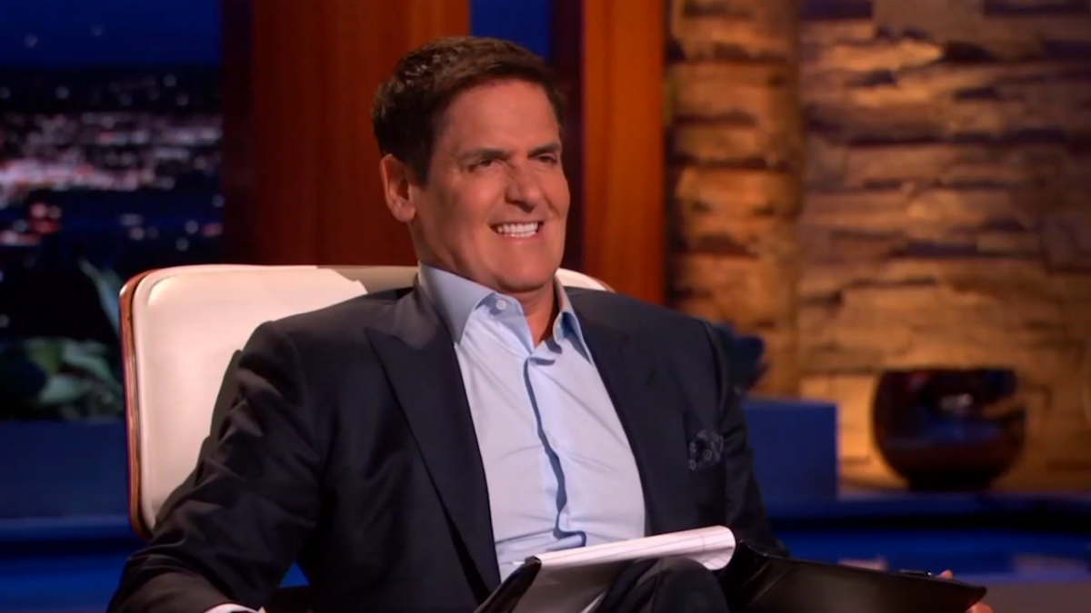 Richard Branson throws water at Mark Cuban