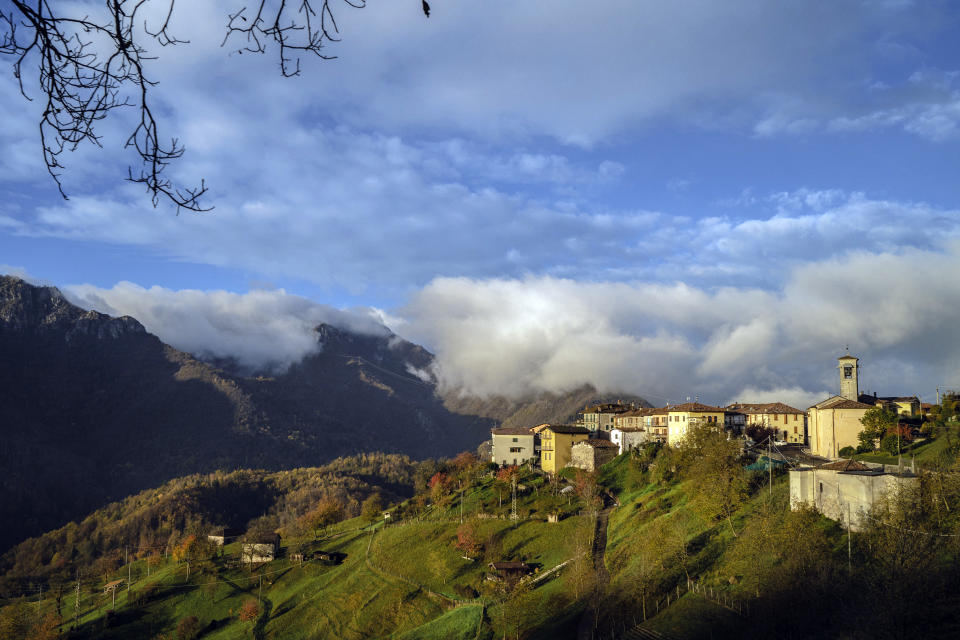 Livemmo, un diminuto poblado de la provincia italiana de Brescia, ganó fondos para la regeneración con un plan para convertirse en un concurrido destino turístico. (Alessandro Grassani/The New York Times)
