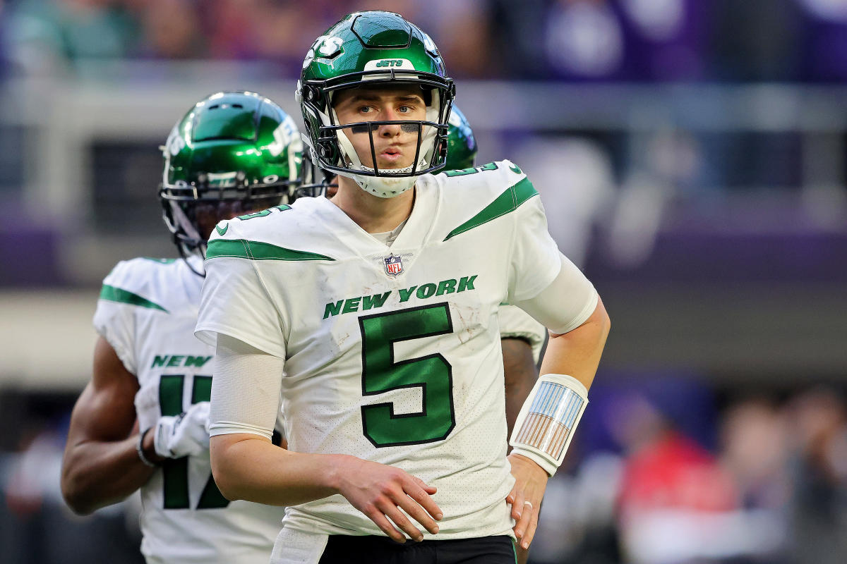 Kleiman] #Jets players are clearly happy about the QB change, wearing Mike  White shirts heading to their Week 13 game against the #Vikings : r/nfl