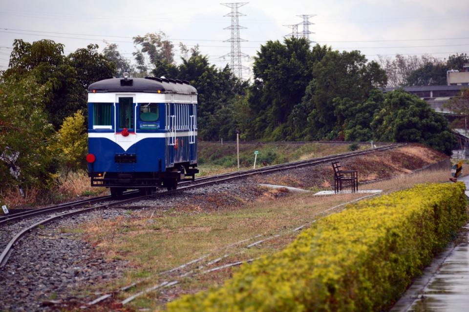 勝利號自中興站出發，沿途行經急水溪橋、果毅後旗站等，至終點站可前往參觀吳晉准音樂紀念館。   圖：台灣糖業公司／提供