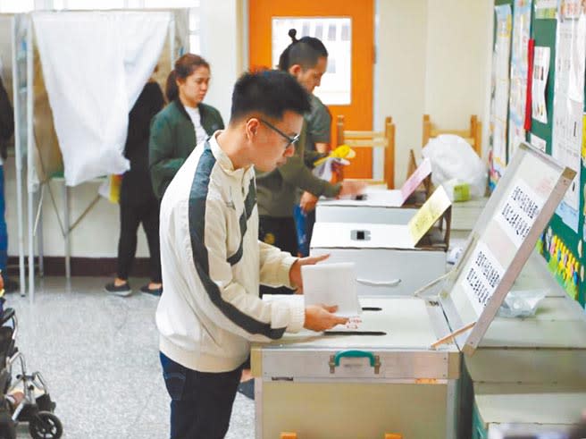 年底九合一選舉腳步將近，中選會宣布11月26日投票，藍綠白積極布局台北市議員席次，國民黨初步規畫提33席、民進黨26席、民眾黨8席。（本報資料照片）