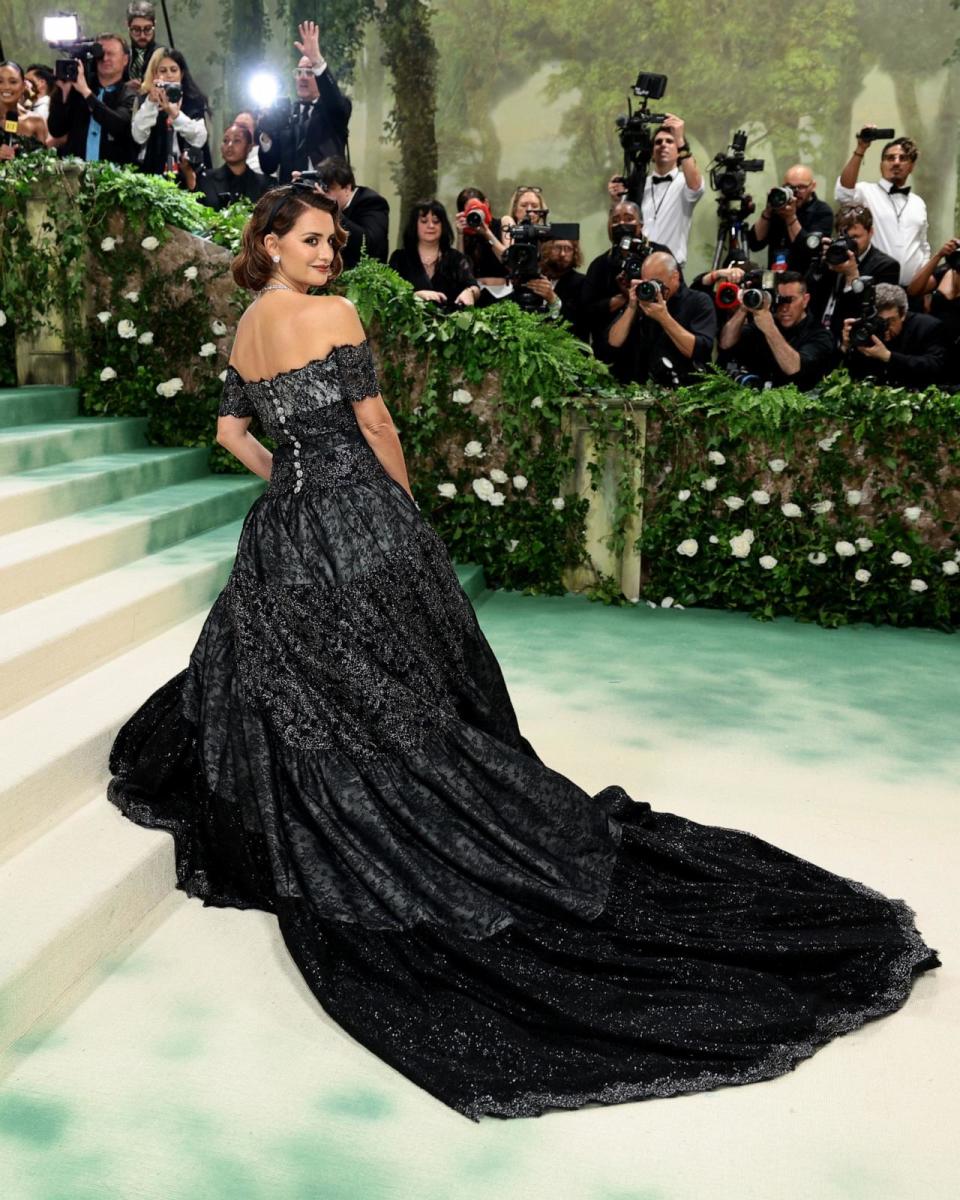 PHOTO: Penelope Cruz attends the 2024 Met Gala Celebrating 'Sleeping Beauties: Reawakening Fashion' at The Metropolitan Museum of Art, May 6, 2024, in New York City. (Dimitrios Kambouris/Getty Images for The Met Museum/)