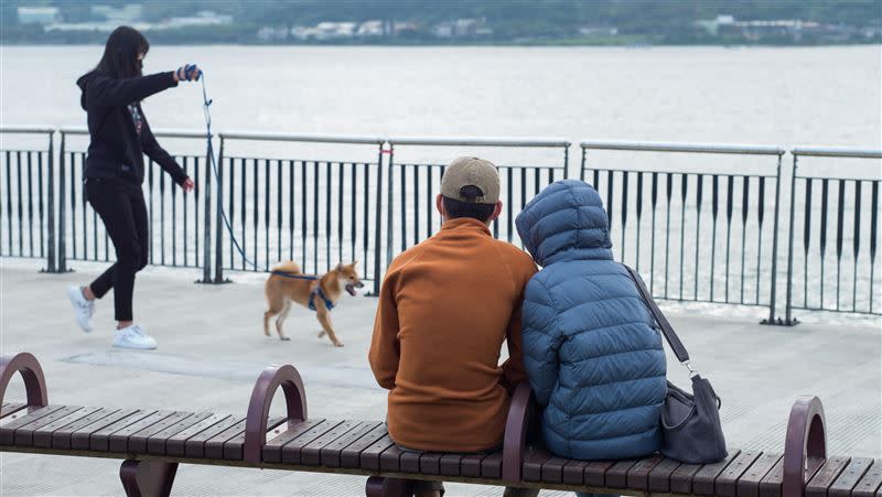 週日晚鋒面抵達、北、東天氣明顯轉變，下週二、三清晨將出現此波最低氣溫。(示意圖／記者陳弋攝影)