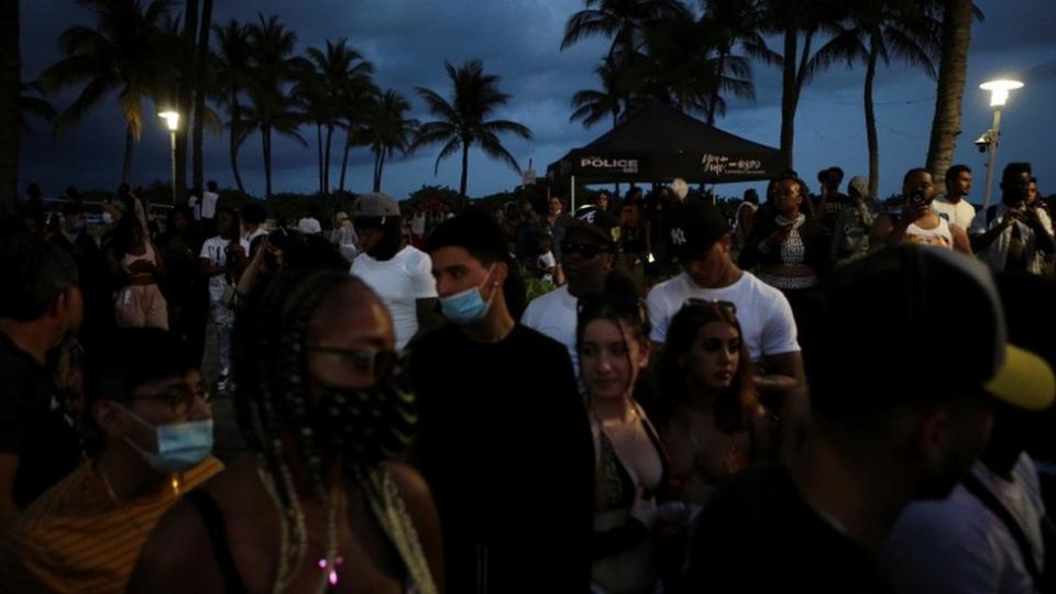 Multitud en Miami Beach.