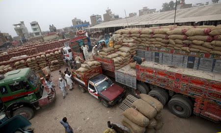 An overview of a transit depot where trucks bound for Afghanistan are loaded in Peshawar, Pakistan September 15, 2015. REUTERS/Fayaz Aziz