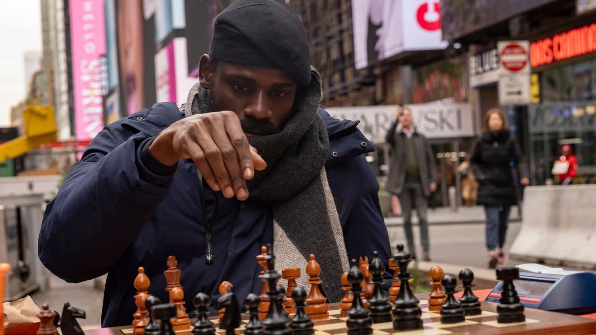 Tunde Onakoya plays chess for more than 60 hours (AP)