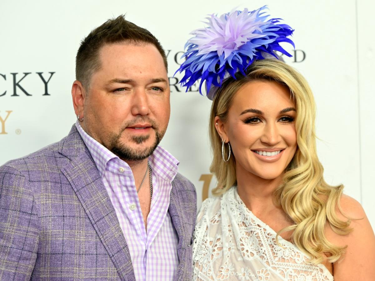 Jason Aldean's Wife Sparks Backlash After 'Gender' Caption