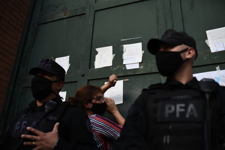 Protesta por el #17A frente a la quinta de Olivos