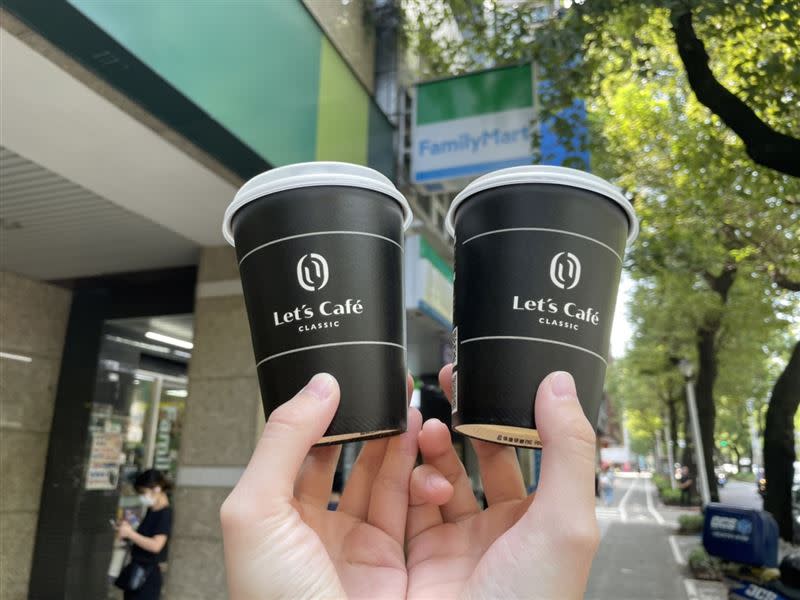 每月1號，使用全盈+PAY支付於「全家」APP隨買跨店取，享Let's Café中杯拿鐵買3送3專屬優惠。（圖／全家便利商店提供）