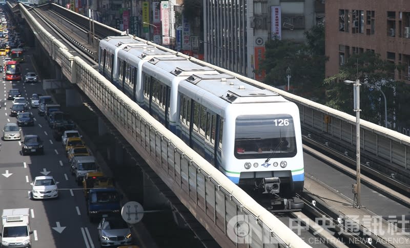 軌道冒火花捷運文湖線一度受影響 晚上6時40分恢復正常營運