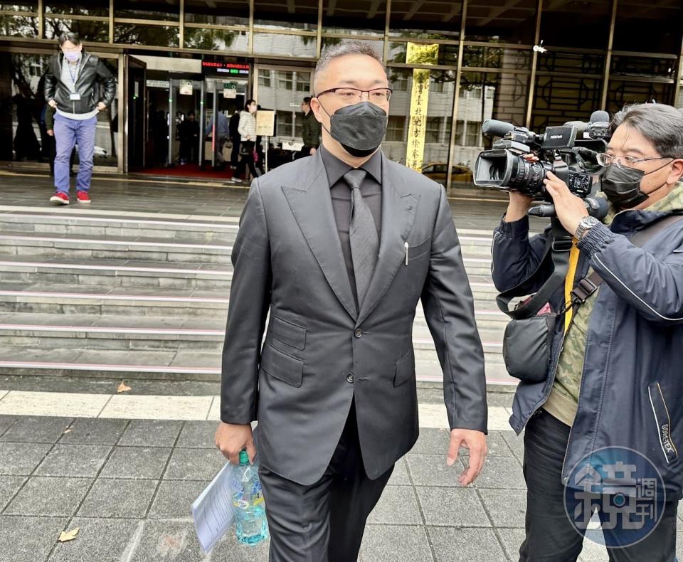 網紅朱恒強吻鍾沛君案開庭，朱否認指控，遭檢察官指避重就輕無悔意，今遭判刑1年2月。