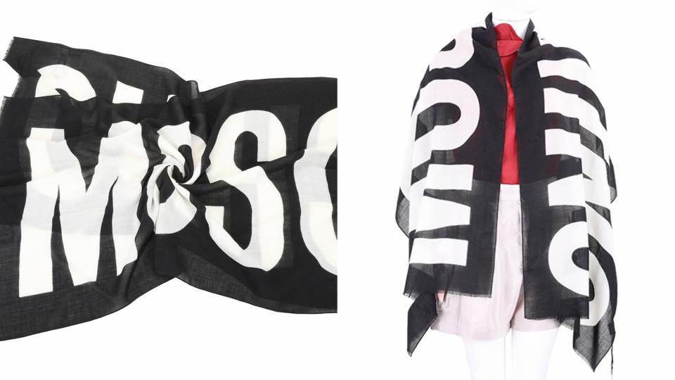 雙11精品這裡買更便宜��MOSCHINO 字母黑白色純羊毛披肩 圍巾！圖片來源：Yahoo奇摩購物中心