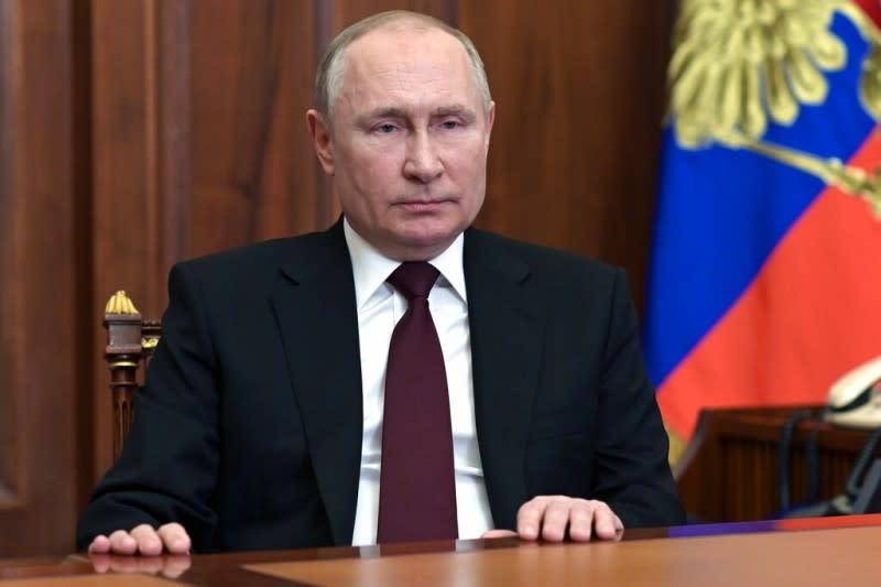 2022年2月21日，俄羅斯總統普京在克里姆林宮發表電視演說。（美聯社）