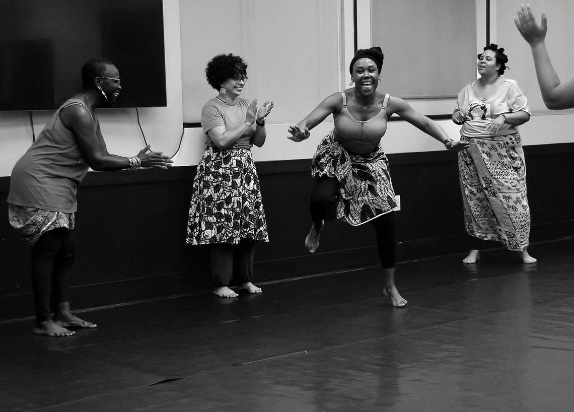 Kearstin Piper Brown, center, dances during a Delou Africa dance class at the Little Haiti Cultural Complex during her visit to Miami for her performance in Florida Grand Opera’s production of ‘I Pagliacci.’ Carl Juste/cjuste@miamiherald.com
