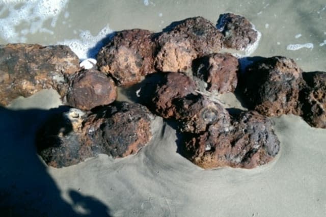 Hurricane Matthew unearths US civil war cannonballs on beach