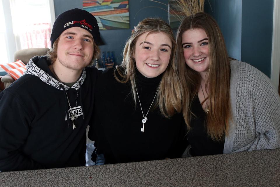 Austin, 17, Aria, 16, and Bella Amos, 18 are teenage siblings who lost both their parents within a year of each other and are on their own. They are staying in a seasonal rental but need help financially.