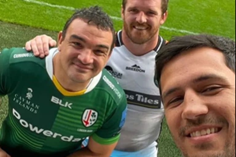 Matías Moroni toma la selfie con dos hookers de excelencia: Agustín Creevy, excapitán de los Pumas y Julián Montoya, el actual líder del seleccionado argentino