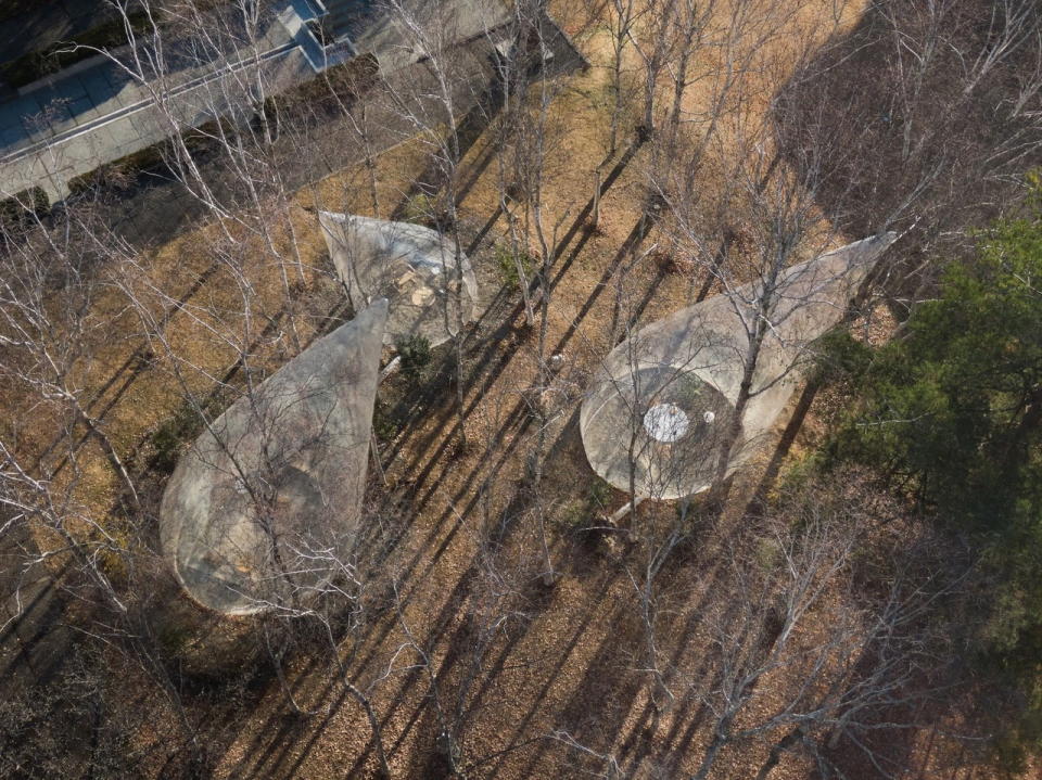 Aerial view of Yuko Nagayama Associates' translucent teardrop-shaped tents at the Hokuto Art Program ed. 1. 