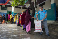 MOGADISHU, SOMALIA - JULY 31: Officials of Turkey Diyanet Foundation (TDV) distribute meat for needy people on the first day of Eid al-Adha in Mogadishu, Somalia on July 31, 2020. (Photo by Lokman Ilhan/Anadolu Agency via Getty Images)