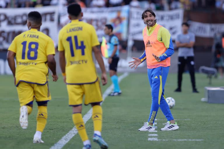 En su estreno oficial como director técnico de Boca, Diego Martínez estuvo activo en sus instrucciones, sobre todo a Luca Langoni.