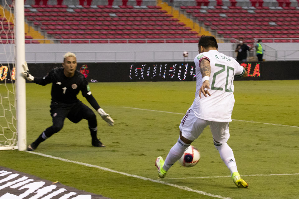 Alexis Vega en un partido con México, frente a Costa Rica, en 2021, por el Octagonal Final. (Arnoldo Robert/Getty Images)