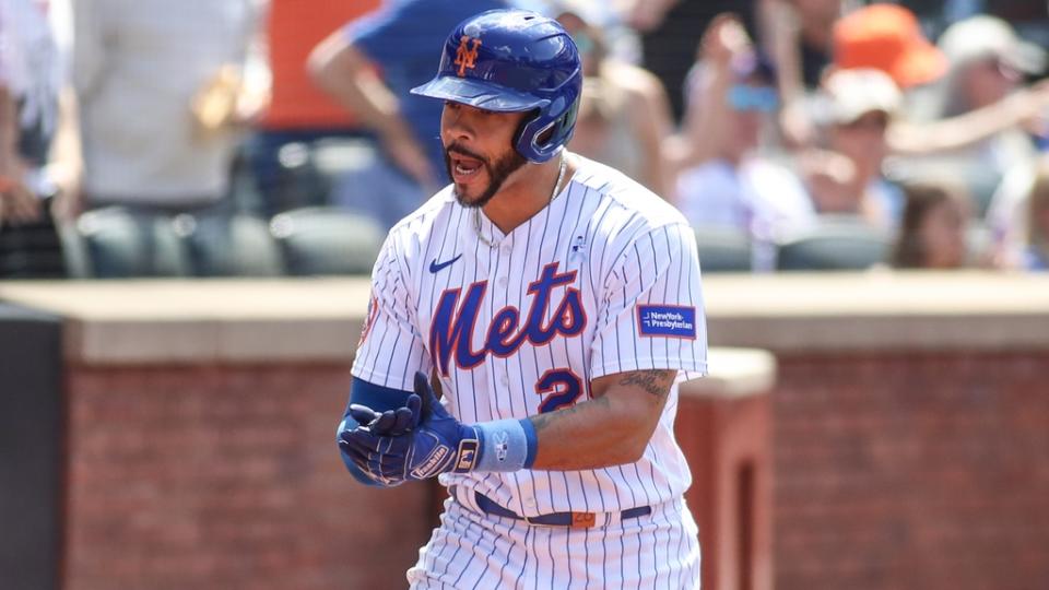 El bateador designado de los Mets de Nueva York, Tommy Pham (28), celebra después de conectar un jonrón de dos carreras en la quinta entrada contra los Cardenales de San Luis en el Citi Field.