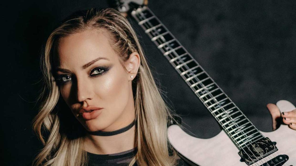  Nita Strauss 