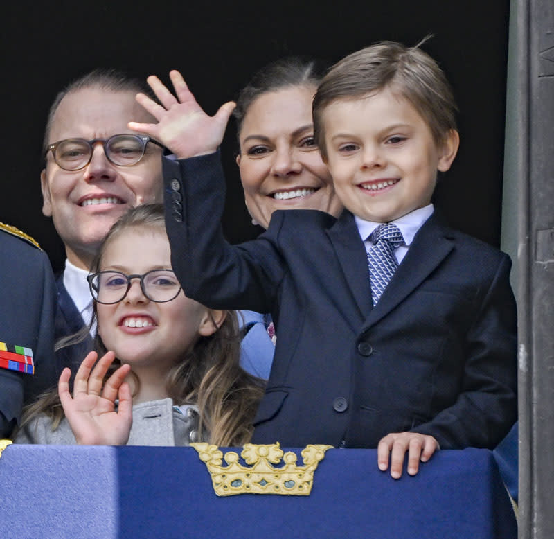 Victoria y Daniel de Suecia, con sus hijos