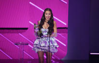 Olivia Rodrigo recibe el premio a la canción del año, por "Drivers License", durante la ceremonia de los Premios MTV a los Videos Musicales el domingo 12 de septiembre de 2021 en el Barclays Center, en Nueva York. (Foto por Charles Sykes/Invision/AP)