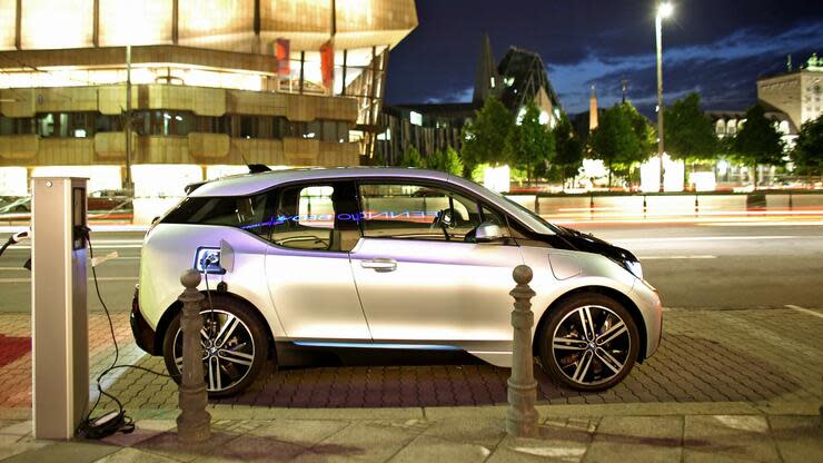 Das kleine Elektroauto war lange ein Ladenhüter, verkauft sich nun aber besser. Foto: dpa