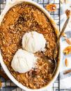 <p>La fusion de deux desserts typiquement américains : le cobbler et la tarte aux noix de pécan.</p><p>Découvrir la <a href="https://www.wellplated.com/pecan-pie-cobbler/" rel="nofollow noopener" target="_blank" data-ylk="slk:recette;elm:context_link;itc:0;sec:content-canvas" class="link ">recette</a></p><br><br><a href="https://www.elle.fr/Elle-a-Table/Les-dossiers-de-la-redaction/Dossier-de-la-redac/Recettes-crumbles-d-automne#xtor=AL-541" rel="nofollow noopener" target="_blank" data-ylk="slk:Voir la suite des photos sur ELLE.fr;elm:context_link;itc:0;sec:content-canvas" class="link ">Voir la suite des photos sur ELLE.fr</a><br><h3> A lire aussi </h3><ul><li><a href="https://www.elle.fr/Elle-a-Table/Les-dossiers-de-la-redaction/Dossier-de-la-redac/Gateaux-d-automne#xtor=AL-541" rel="nofollow noopener" target="_blank" data-ylk="slk:36 gâteaux d’automne pour cocooner avec gourmandise;elm:context_link;itc:0;sec:content-canvas" class="link ">36 gâteaux d’automne pour cocooner avec gourmandise</a></li><li><a href="https://www.elle.fr/Elle-a-Table/Les-dossiers-de-la-redaction/Dossier-de-la-redac/Tartes-sucrees-automne#xtor=AL-541" rel="nofollow noopener" target="_blank" data-ylk="slk:Les 30 plus belles tartes sucrées d'automne pour se mettre du baume au cœur;elm:context_link;itc:0;sec:content-canvas" class="link ">Les 30 plus belles tartes sucrées d'automne pour se mettre du baume au cœur</a></li><li><a href="https://www.elle.fr/Elle-a-Table/Les-dossiers-de-la-redaction/Dossier-de-la-redac/Desserts-automne#xtor=AL-541" rel="nofollow noopener" target="_blank" data-ylk="slk:Ces desserts d’automne qui nous inspirent;elm:context_link;itc:0;sec:content-canvas" class="link ">Ces desserts d’automne qui nous inspirent</a></li><li><a href="https://www.elle.fr/Elle-a-Table/Les-dossiers-de-la-redaction/Dossier-de-la-redac/Dessert-poire#xtor=AL-541" rel="nofollow noopener" target="_blank" data-ylk="slk:Des desserts aux poires dignes des plus grands;elm:context_link;itc:0;sec:content-canvas" class="link ">Des desserts aux poires dignes des plus grands</a></li><li><a href="https://www.elle.fr/Astro/Horoscope/Quotidien#xtor=AL-541" rel="nofollow noopener" target="_blank" data-ylk="slk:Consultez votre horoscope sur ELLE;elm:context_link;itc:0;sec:content-canvas" class="link ">Consultez votre horoscope sur ELLE</a></li></ul>