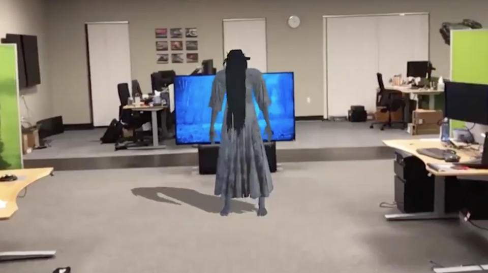 I reenacted a famous scene from 'The Ring' to bring #horror movies to life in AR#madewithunity #ARKit pic.twitter.com/fRU2ul56ki—