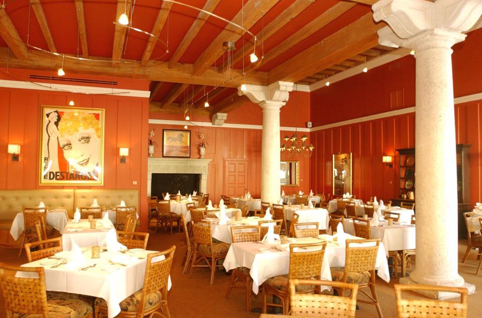 A photo of the dining room at 264 The Grill after renovation in November 2003.