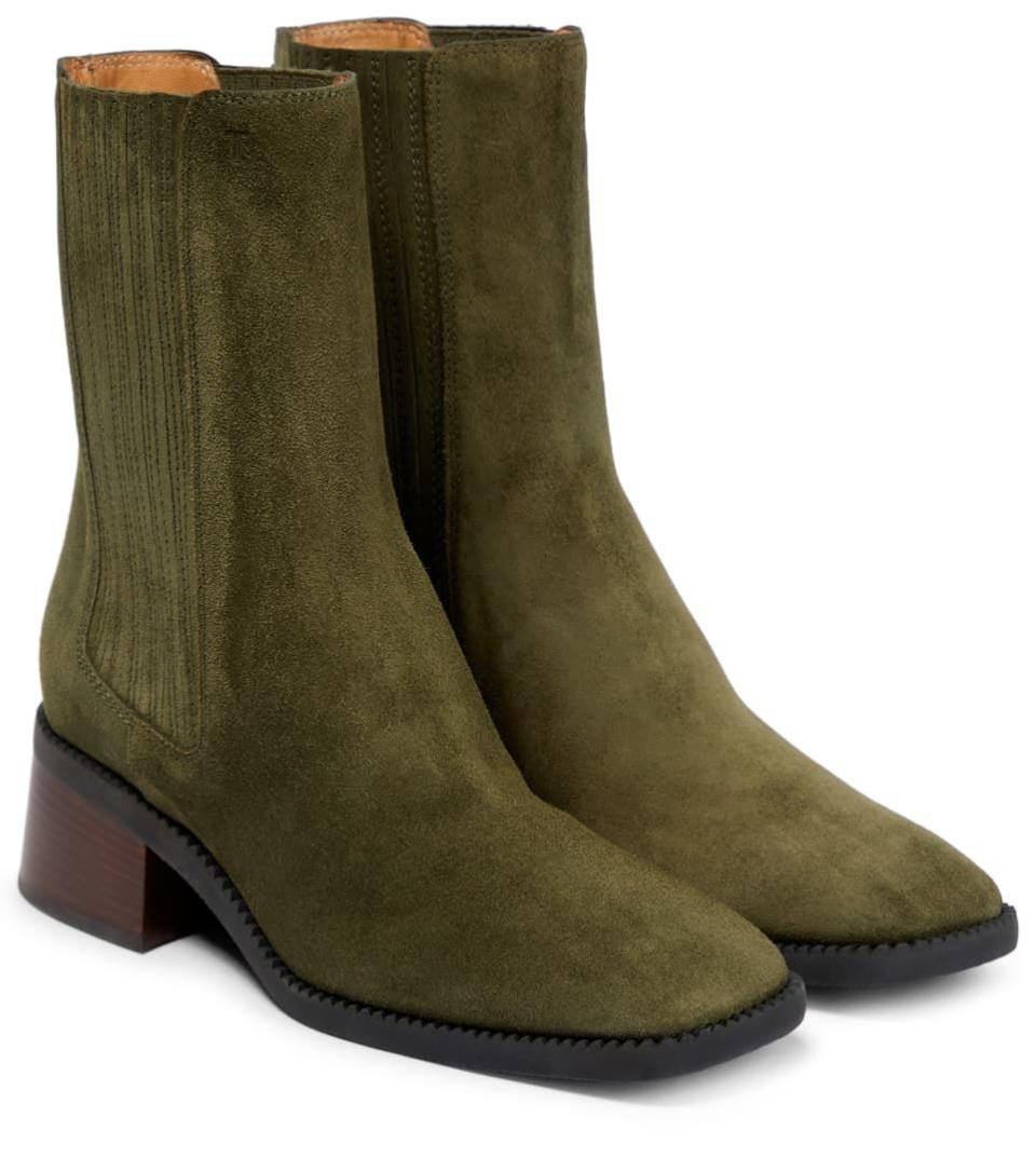 12) Suede Chelsea boots