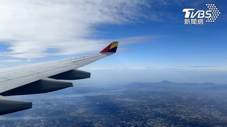 記者搭乘OZ102班機前往東京成田機場。（圖／葉韋辰攝）