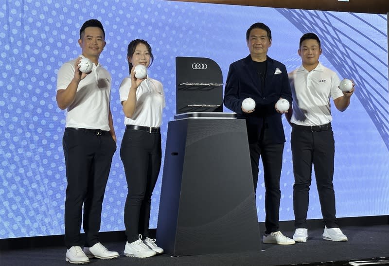 「Audi Golf League」計畫啟動記者會 國際知名車廠將在台灣推出「Audi Golf League」計 畫，邀請職業高爾夫好手詹世昌（左1）、李玠柏 （右1）、侯羽薔（左2）擔任品牌大使，11日與台灣 奧迪行銷處長石田英明（右2）合影。 中央社記者黎建忠攝  113年3月11日 