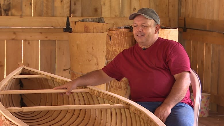 Mi'kmaq artist builds traditional birchbark canoe in Bear River